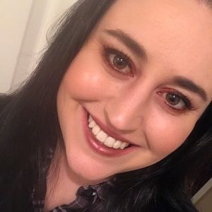 Meet your Posher, Holly